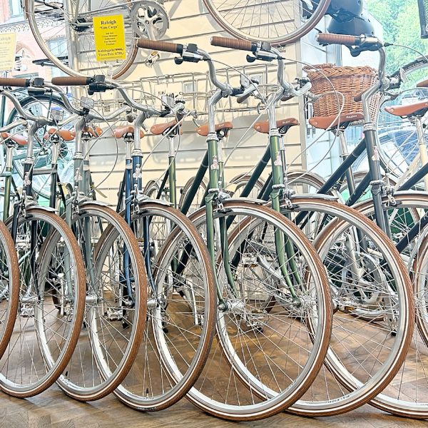 København-cykler på række i butikken på Hostrupsvej